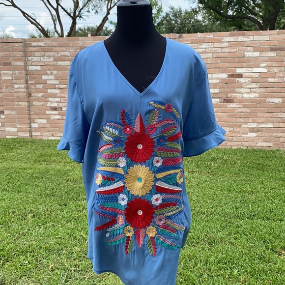 Layerz Clothing Embroidery Floral V - Neck Summer - Picture 4 of 12